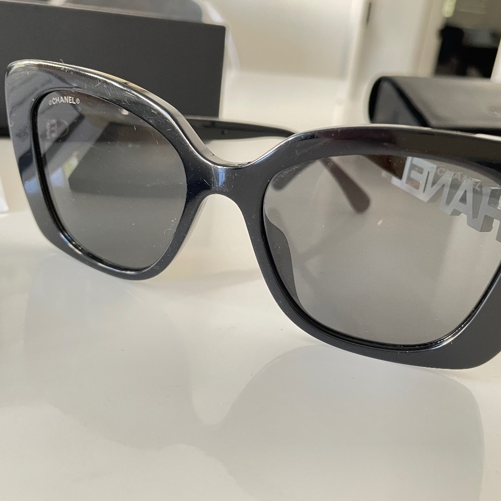 CHANEL authentic 5422 sunglasses retail paid over $600